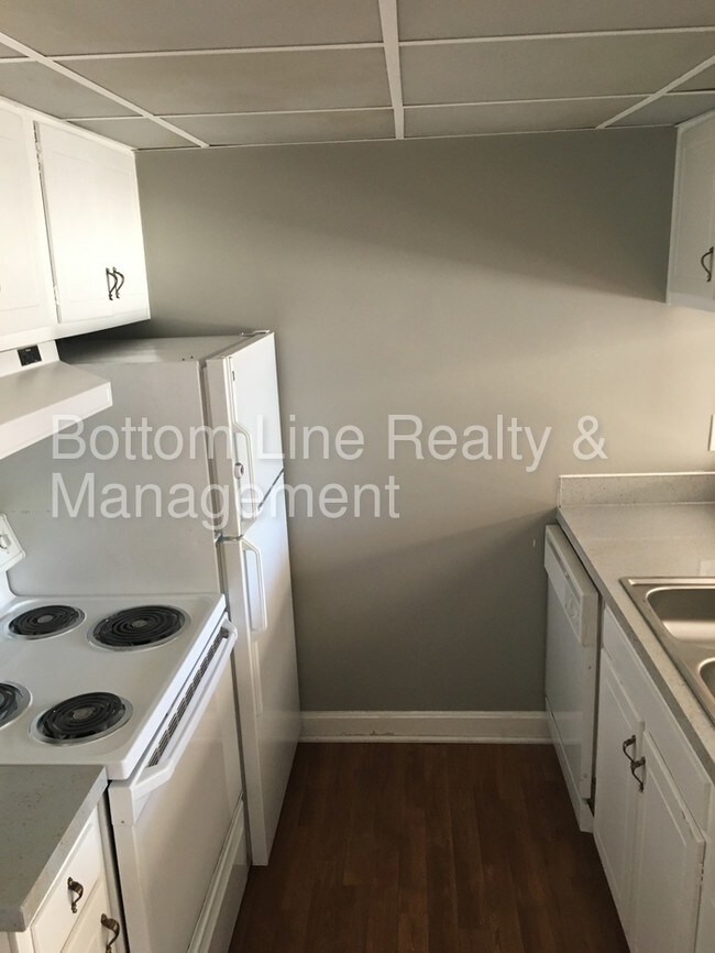 Foto del edificio - Patio Court Open House Saturday 5/26!