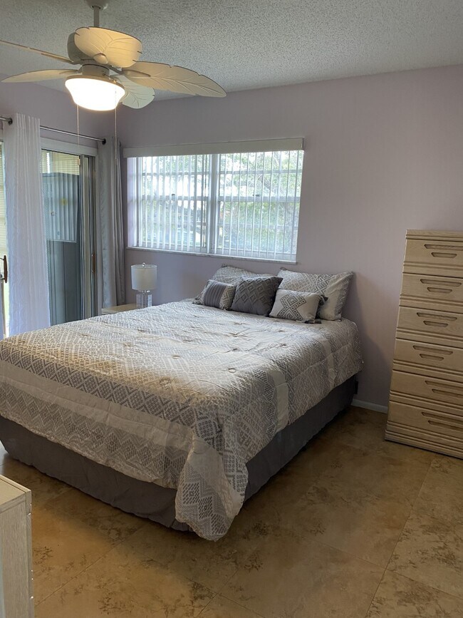 Guest bedroom - 103 Royal Oak Dr