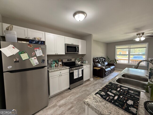 Foto del edificio - 305 Martin Cir