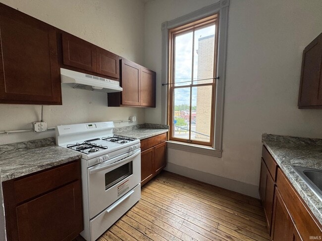 Foto del edificio - 123 E 3rd St