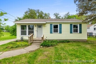 Building Photo - 2608 Poe Ave SW