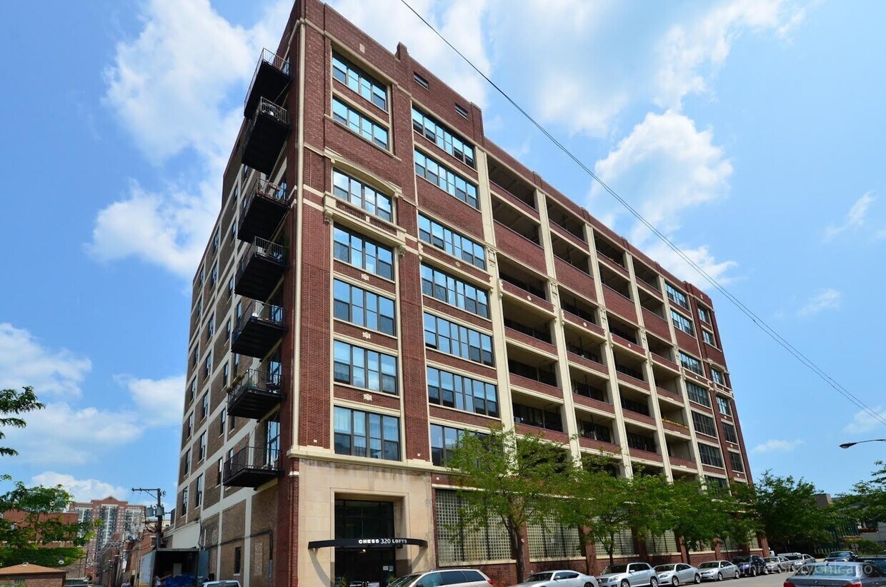 Foto principal - 320 E 21st St