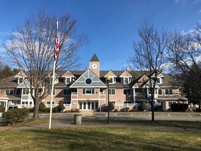 Building Photo - 665 Lowell St