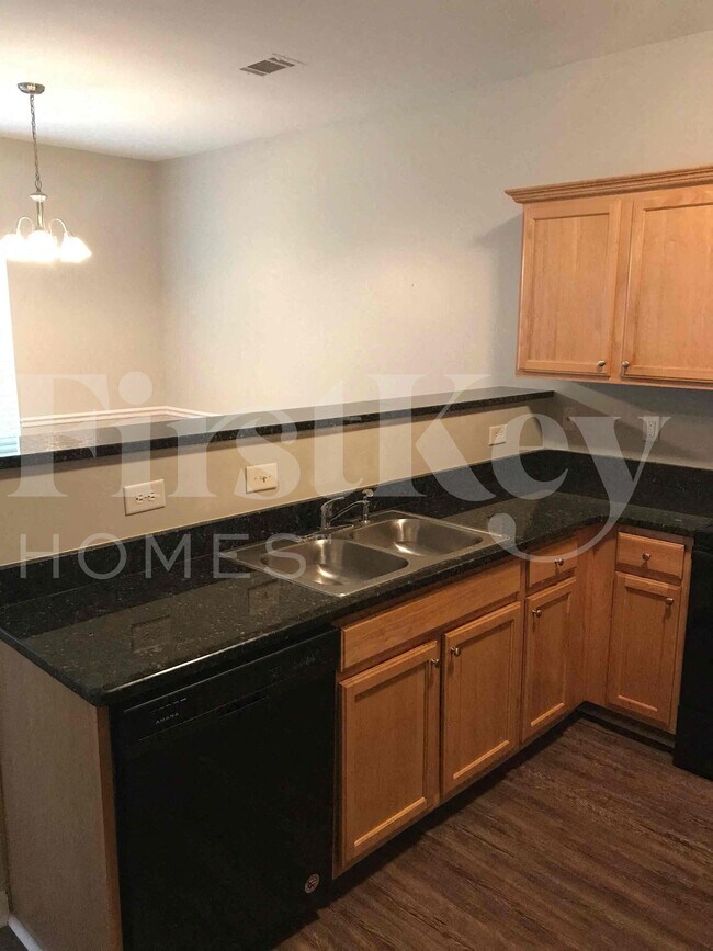 Foto del edificio - 5048 Pioneer Pkwy