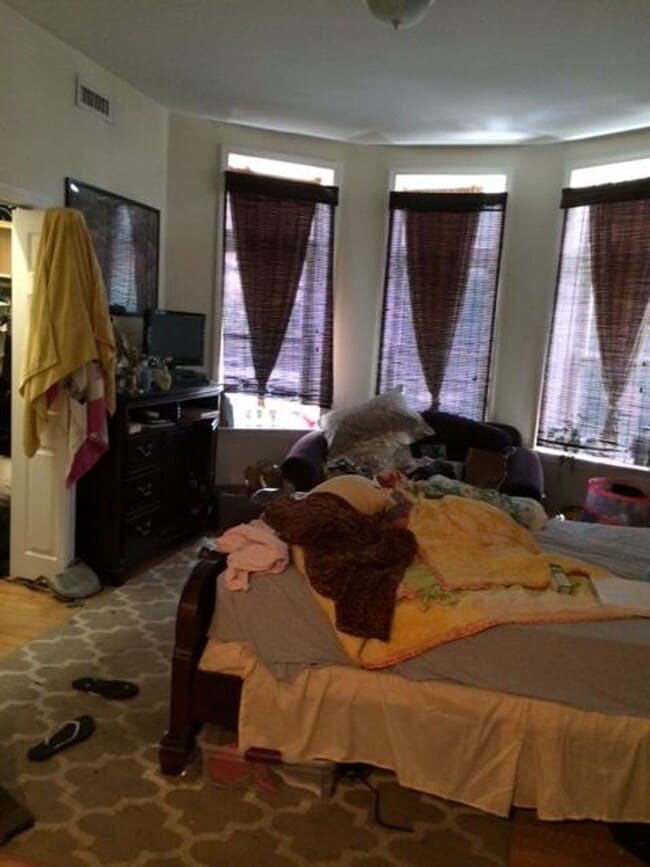 Building Photo - CENTRAL AIR ~ 4 BED/2 BATH ON SAINT MARYS ST AVAILABLE 9/1