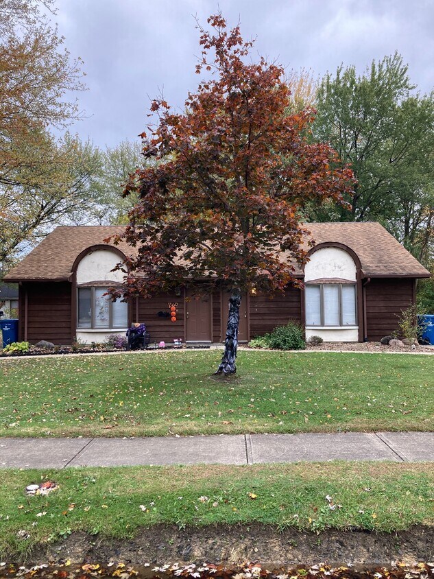 Primary Photo - 335 Lakeview Ave