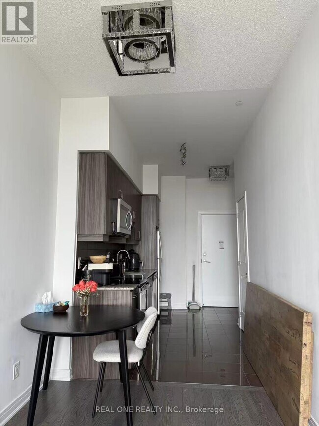 Photo du bâtiment - 9205-9205 Yonge St