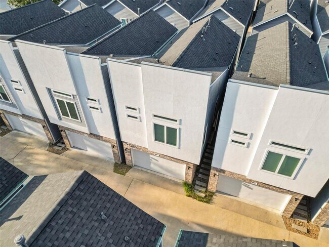 Building Photo - 2521 Hollister St