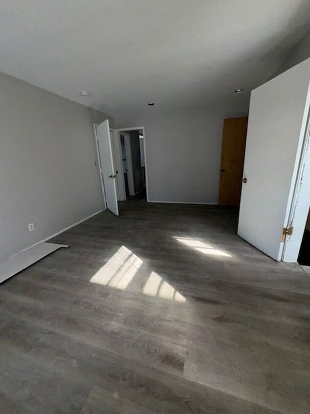 Building Photo - 421 N Nesmith Ave