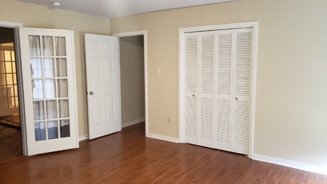 Foto del edificio - 106 Oak Dr