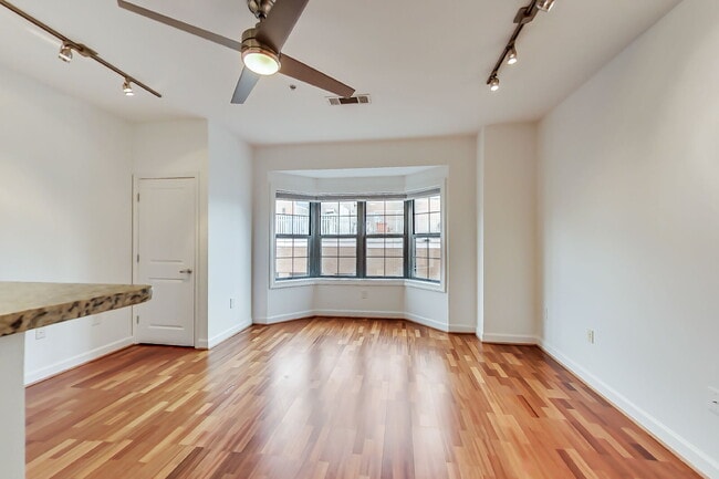 Photo - Sunny top-floor studio! Apartment