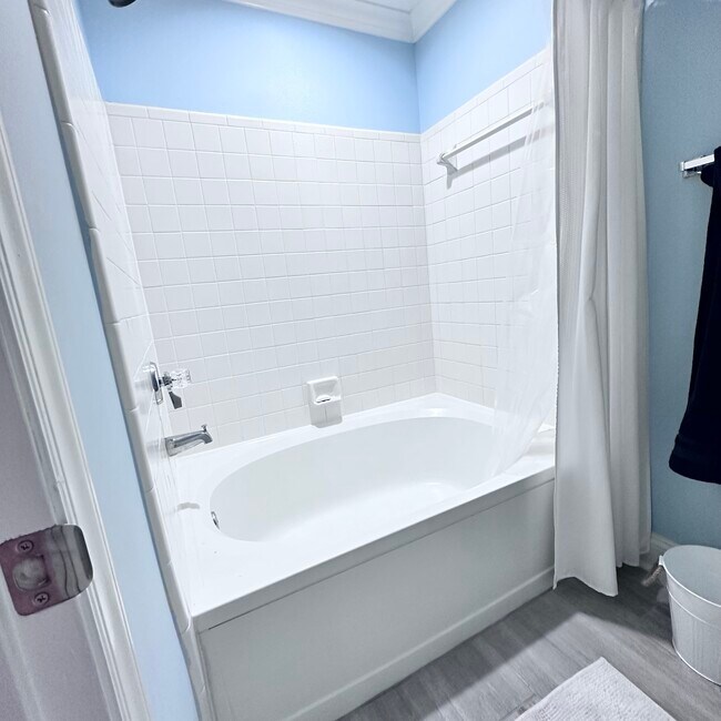 Master bathroom - 18713 Vineyard Point Ln