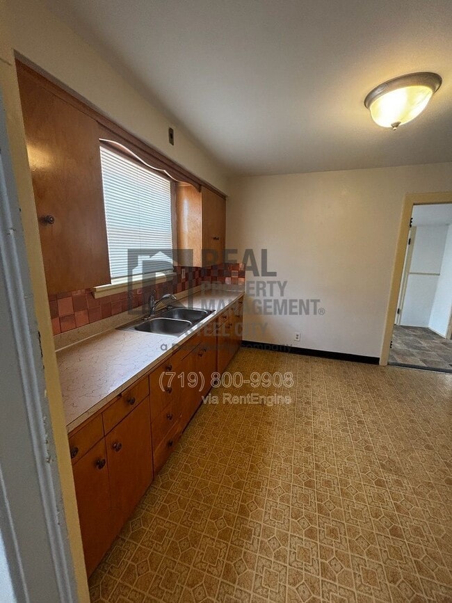 Foto del edificio - 1811 E Evans Ave