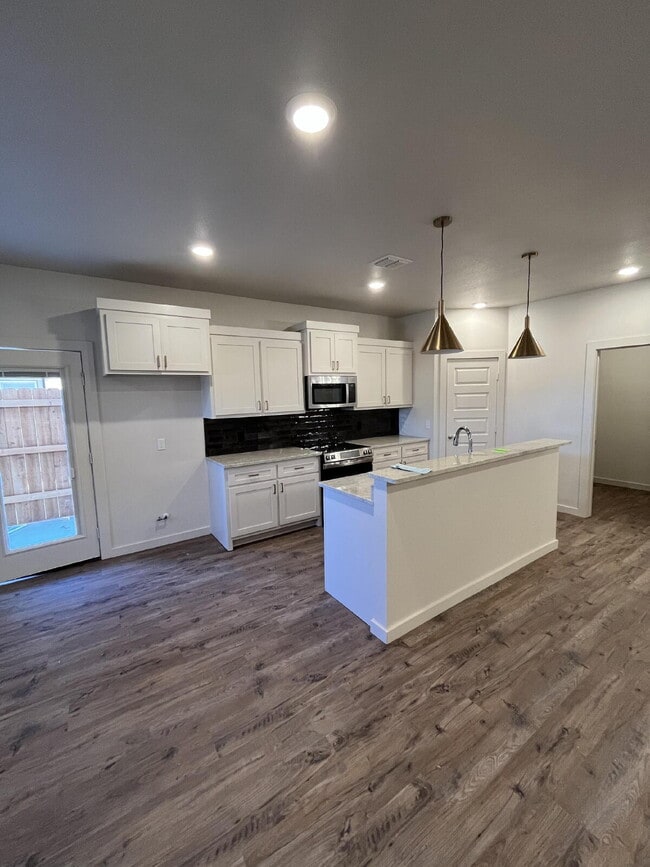 Foto del edificio - Brand new townhomes in Abbey Glen!