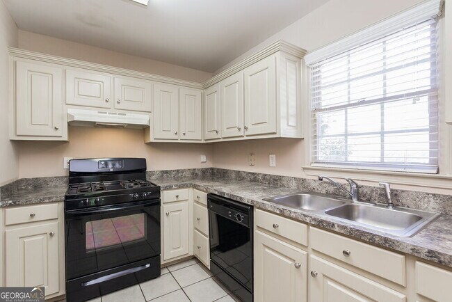 Building Photo - 605 Oxford Crest Ct NW