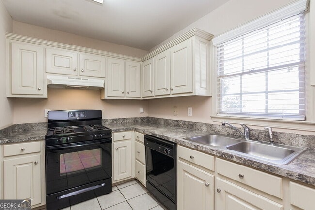 Foto del edificio - 605 Oxford Crest Ct NW