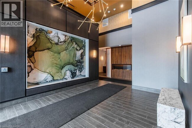 Building Photo - 470 Dundas St E