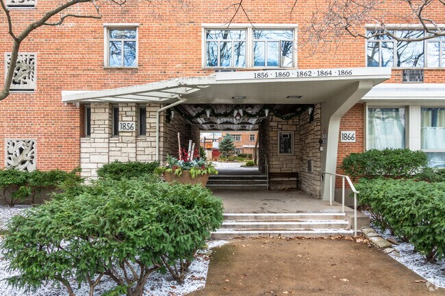 Entrada - Sherman Garden Apartments