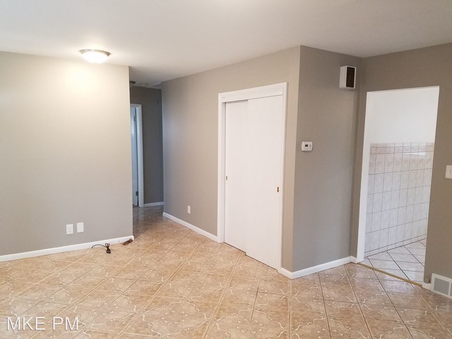 Building Photo - 4173 N 60th St