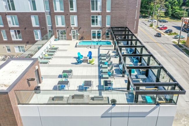 Amenity Deck - 2700 Lincoln