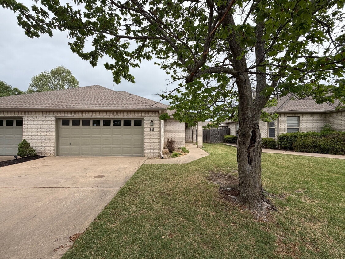Elegant, Low Maintenance Townhome Designed for Elevated Everyday Living! - Elegant, Low Maintenance Townhome Designed for Elevated Everyday Living!