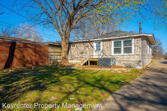 Building Photo - 3 br, 2 bath House - 1339 S Dewey Ave