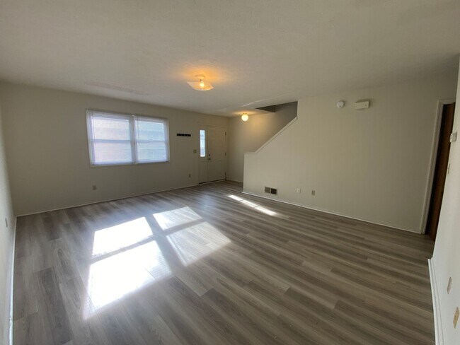 Foto del edificio - Northside Bloomington 3BR/2.5BA Townhome