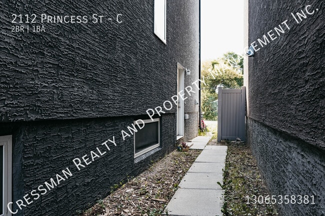 Building Photo - 2 bed, 1 Bath basement suite located in Ca...