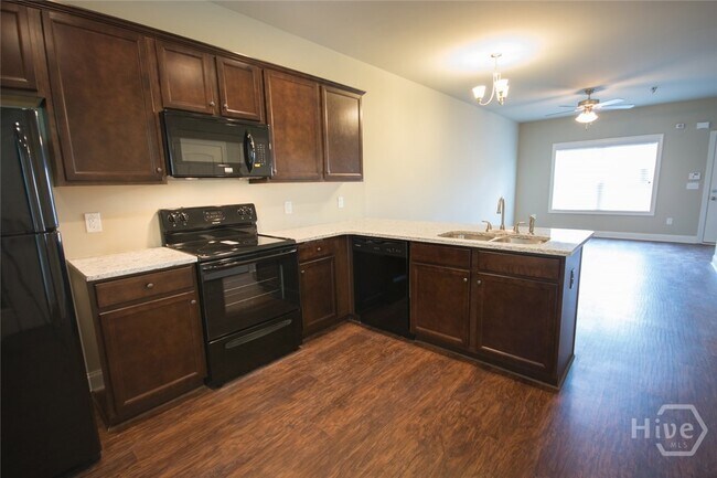 Foto del edificio - 232 Epps Bridge Rd