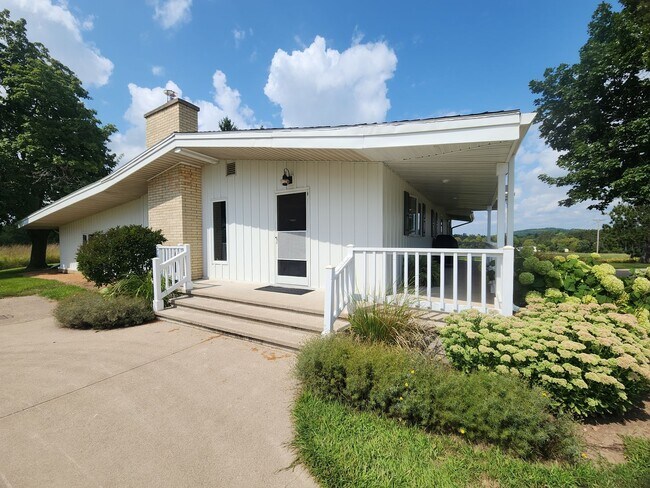 Foto del edificio - N5299 Windy Hill Rd