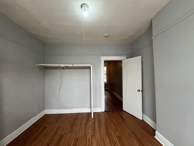 Building Photo - 104 Romaine Ave