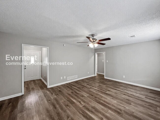 Building Photo - Limited Time Special Offer / 4 Bed, 2 Bath Home with Fenced Yard / Pet-Friendly / Coming Soon!