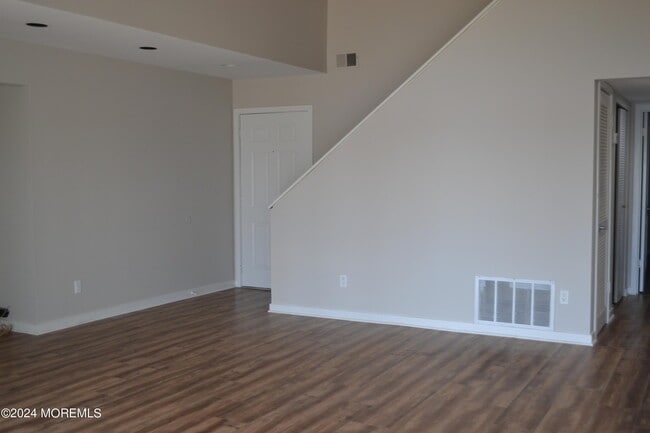 Building Photo - 222 Waters Edge Dr