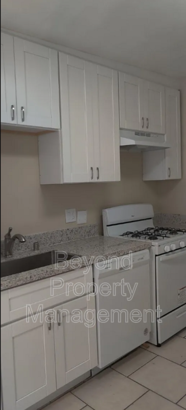 Foto principal - 4219 Winona Ave