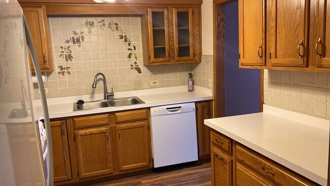 Building Photo - 122 Villa Cir Dr