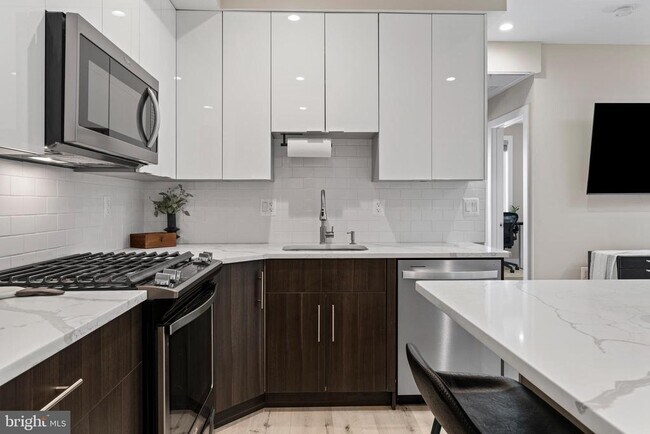 Building Photo - 818 Kennedy St NW