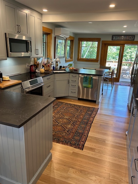 Newly renovated kitchen 8/2024 - 28 Island Ave