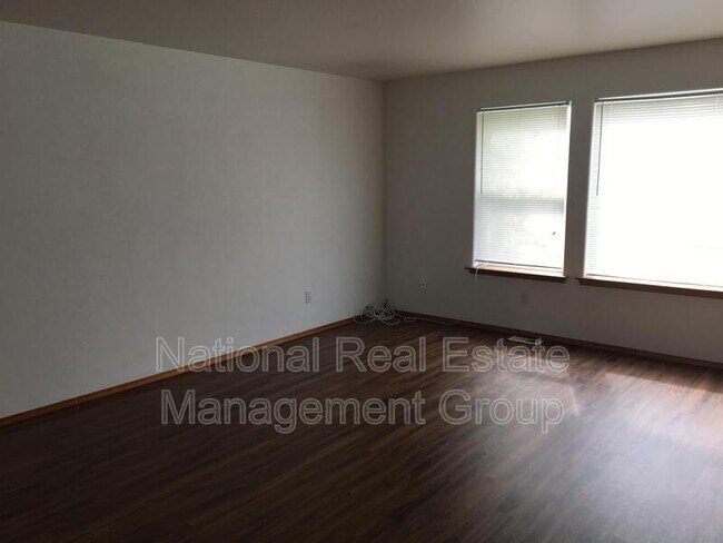 Foto del edificio - 1330 S Skyline Dr