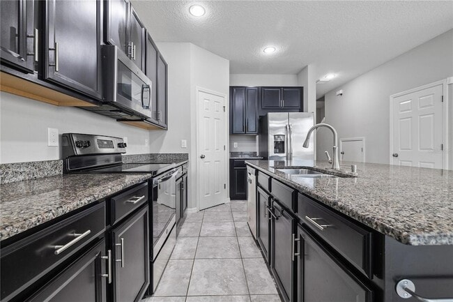 Foto del edificio - 7020 Summer Holly Pl