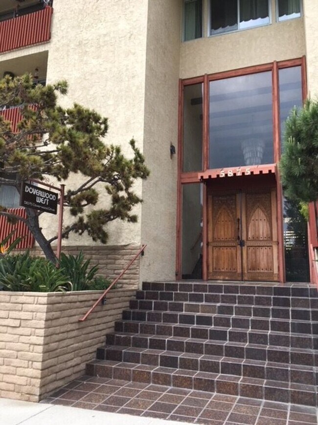 Foto del edificio - Spacious 2-Bed, 2-Bath Condo in Prime Culver City Location – Freshly Updated!