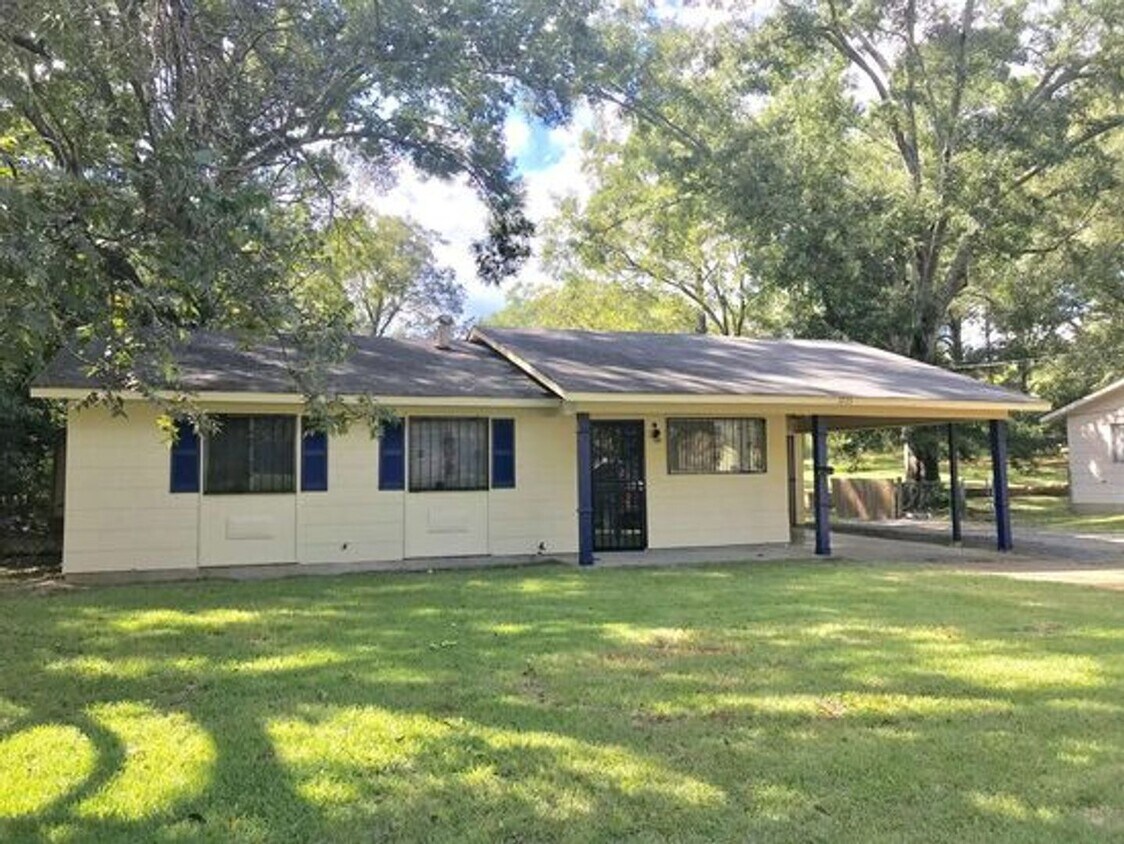 Primary Photo - 1735 Woody Dr