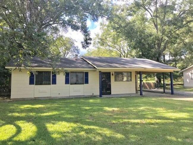 Photo - 1735 Woody Dr House