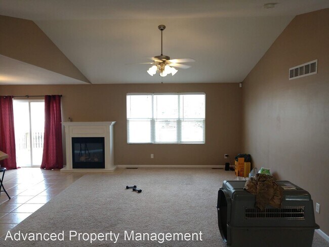 Foto del edificio - 3 br, 2 bath House - 525 Harland Dr