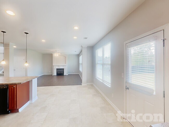 Foto del edificio - 5517 Village Trace