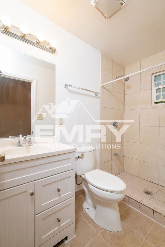 Foto del edificio - 1 bed 1 bath unit in 243 S Orange Blossom ...