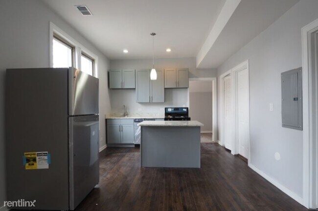 Foto del edificio - 3255 N Whipple St