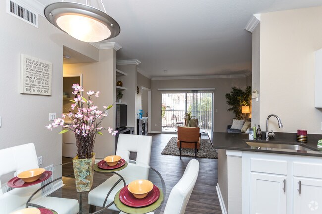 2BR, 1BA - Cannes - Regatta
