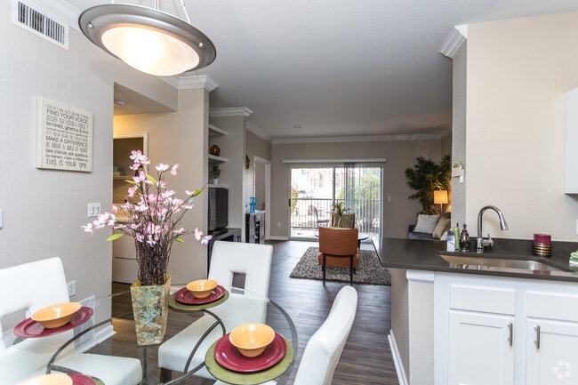 2BR, 1BA - Cannes - Regatta