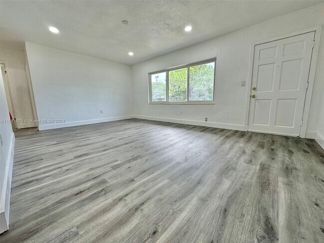 Foto del edificio - 14551 NE 2nd Ave