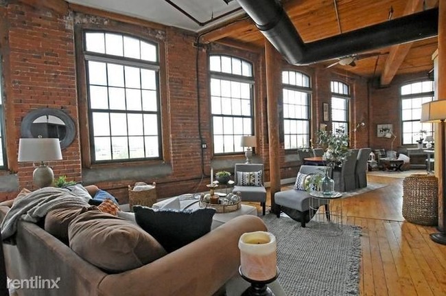 Building Photo - 1 br, 1 bath - 14 Imperial Pl Unit 401